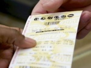 635593652109977574-powerball-ticket